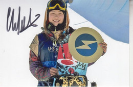 Chloe Kim - USA - Winter Olympic Champion 2018 Gold Medal - Snowboard Halfpipe Original Autograph On Photo  - 15x10 Cm - Autografi
