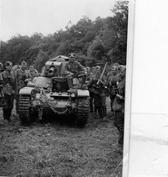 Rare Foto D'Origine 10x7 Cm, OFFICIER Et Soldats PANZER Sur Tourelle Du Char,en 1940,tbe - Weltkrieg 1939-45
