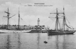 BINIC - Navires Islandais Rentrant Au Port - Animé Sur Le Môle - Binic