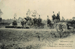 Dinan * 13ème Régiment Des Hussards * Le Saut D'un Talus Breton * Cavaliers - Dinan