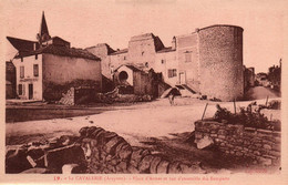 12 / LA CAVALERIE / PLACE D ARMES ET VUE D ENSEMBLE DES REMPARTS - La Cavalerie