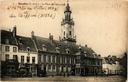 CPA HESDIN La Place D'armes Et Hotel De Ville Beffroi (376076) - Hesdin