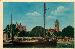 Noirmoutier * Le Quai * Vue Sur Le Château Et L'église * Bateau Voilier - Noirmoutier