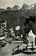 Chamonix Mont Blanc * La Place De L'église Et Les Aiguilles - Chamonix-Mont-Blanc