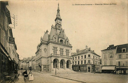 La Ferté Sous Jouarre * La Place De L'hôtel De Ville * Mairie * Café * Pharmacie De L'hôtel De Ville - La Ferte Sous Jouarre