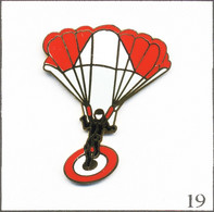 Pin's Sport - Parachutisme / Parachutiste Avec Cible. Estampillé Balthaz’Art. EGF. T800F-19 - Parachutting