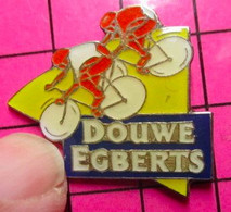 813G Pin's Pins / Beau Et Rare / THEME : SPORTS / CYCLISME CAFE DOUWE EGBERTS - Cyclisme