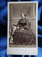 Photo CDV Mayer Et Pierson à Paris - Beau Portrait Femme Assise,  Second Empire Circa 1860  L574A - Alte (vor 1900)