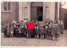 OREYE Groupe D'enfants Et De Mamans à La Sortie De L'église RARE - Oreye