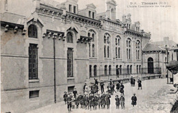 CPA   79  THOUARS---L'ECOLE COMMUNALE DES GARCONS - Thouars