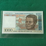 MADAGASCAR 1000 Francs - Madagascar