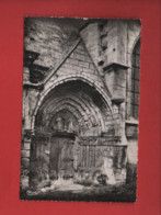 CPSM Petit Format -  Montataire -(Oise) -  109 -  Vieille Porte Et L'église - Montataire