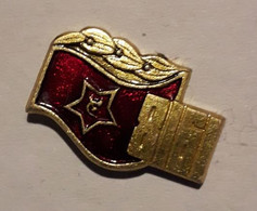 BT37  No Pin's CCCP URSS 1918 RUSSIE PARTI COMMUNISTE CGT Achat Immédiat - Militaria