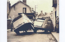 Reproduction De Photo Ancienne D'un Accident Entre Deux Citroen 2CV - 15x10cms PHOTO - Toerisme