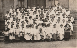 61 Bazoches Sur Hoëne (Hoesne), Champeaux... Canton Vers 1935 Entrée De L'Eglise Groupe Enfants Habits Religieux Mission - Bazoches Sur Höne