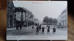 CPA. SAINT-DIE . La Place Saint-Martin  Vue Prise Vers La Ville. (19..).animée  (S48-21) - Saint Die