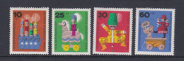 Berlin 1971 374-377 ** Jouets En Bois Marionnettes Animées Chevalier Pantin Nourrice Berçant Des Bébés - Marionetas