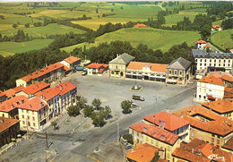 CASTELNAU MAGNOAC VUE AERIENNE GROS PLAN SUR LA PLACE FLAMME POSTALE TARBES 1985 - Castelnau Magnoac