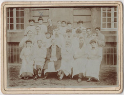 Photo Originale Sur Carton XIXème CLERMONT FERRAND Personnel De L'hôpital Infirmières Médecins - Oud (voor 1900)