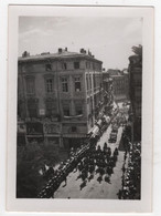 Photo Originale MONTPELLIER Défilé Parade Militaria Manifestation à Identifier Voitures - Krieg, Militär