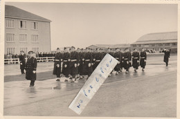 91 - BRETIGNY Sur ORGE - Défilé Militaire Du Groupement Air 217 ? Au Cambois Du C.E.V. ( Photo  17,5 Cm X 11,5 Cm ) - Places