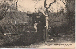 (86) TYPE DE COSTUMES DU POITOU : Jeune Fille Portant La "SAINTONGEOISE" - 1900-1940