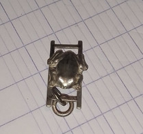 Pendentif Breloque GRENOUILLE  SUR UNE ECHELLE Argent ? PAS DE  Poinçon 80 - Pendentifs