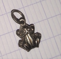 Pendentif Breloque GRENOUILLE  3 D Les 2 Faces Identiques Argent ?   Poinçons 79 - Pendentifs