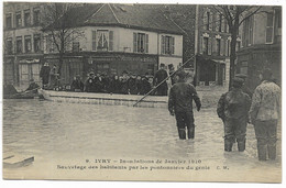 94-IVRY- Inondations 1910 - Sauvetage Des Habitants Par Les Pontonniers Du Génie...1910  Animé - Ivry Sur Seine