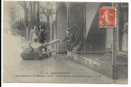 95-ARGENTEUIL- Inondations 1910 - Courageuse Porteuse De Pain... 1910  Animé - Argenteuil