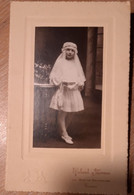 GEKARTONNEERDE FOTO 10,5 X 16,5cm VAN ROND 1920, LEUVEN PHOTOGRAPHIE RICHARD MORREN , COMMUNICANT - Leuven