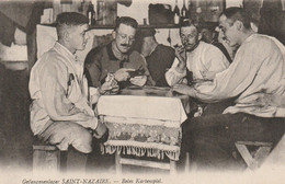 FELDPOSTKARTE Gefangenen Beim Kartenspiel  ALLEMANDS A SAINT NAZAIRE LOIRE INFERIEURE - Oorlog 1914-18