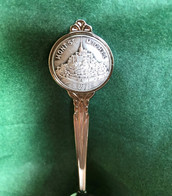 Cuillère Ancienne De Collection  En Métal Argenté  Souvenir Du MONT SAINT MICHEL (Manche)   13 Cm - Obj. 'Herinnering Van'