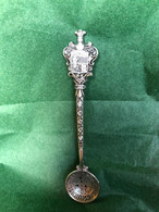 Cuillère Ancienne De Collection En Métal Argenté  Souvenir  ANDORRE, Très Ouvragée, Heaume, Armoiries, Blason 11.5 Cm - Obj. 'Herinnering Van'