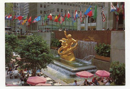 AK 015447 USA - New York City - Rockefeller Plaza With Prometheus Statue And Foutain - Lugares Y Plazas