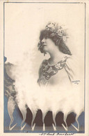 Sarah Bernhardt En Carte Suréaliste Enveloppée Dans La Fumée De Cigarettes Par Reutlinger édition Allemande 1903 - Mujeres Famosas