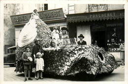 Ancenis * Carte Photo * Les Fêtes De La Commune * Cavalcade Carnaval Mi Carême * Char Auto * Commerce Docks De L'ouest - Ancenis