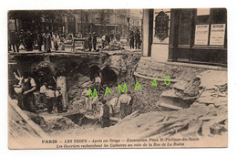 CPA - 75 - PARIS - CATASTROPHE - APRES ORAGE DU 15/06/1914 - PLACE ST PHILIPPE DU ROULE - RECHERCHE DES CADAVRES - Arrondissement: 08