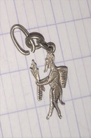 Pendentif Breloque  SATYRE DIABLE  Argent ? PAS DE  Poinçons 104 - Pendentifs