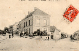 Bourgneuf-la-forêt - Place De La Mairie - Altri Comuni