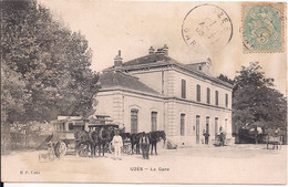 Uzes. La Gare. Belle Cpa . Très Bon état. Voyagé En 1905. Les "taxis" Attendent Le Client. - Uzès
