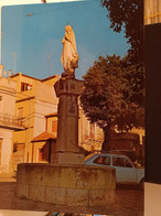 2 Cartoline Comiso Prov Ragusa Piazza S Francesco Particolare Statua Madonna Immacolata Auto,chiesa Madre - Ragusa