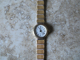 Montre Femme à Quartz  - I Modèle Bracelet Métal Doré  Parfait état - Pile à Rajouter - Montres Bijoux