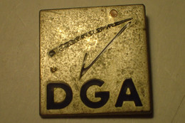 Pin's Armée Militaire , DGA , Direction Générale De L'armement (DGA) - Ministère De La Défense - Militaria