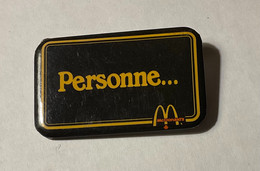 PIN’S, BADGE, ÉPINGLETTE, MACARON - McDONALD’S - PERSONNE …  - - McDonald's