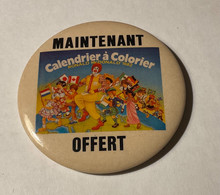 PIN’S, BADGE, ÉPINGLETTE, MACARON - McDONALD’S - MAINTENANT CALENDRIER À COLORIER 1982.  OFFERT  - - McDonald's