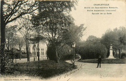 Charleville * Le Square De La Gare Et Le Buste De Jean Arthur Rimbaud - Charleville