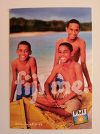 FIJI..   POSTCARD...FIJI ISLANDS.. THE BIGGEST SMILES - Fidji