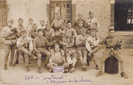 Carte Photo De Groupe - Hotel Du Bonpinard à 313 Jours De La Classe - Regiments