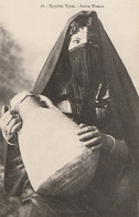 CARTE POSTALE ORIGINALE ANCIENNE : EGYPTIAN TYPES NATIVE WOMAN JEUNE FEMME A LA CRUCHE A EAU EN TERRE CUITE EGYPTE - Personnes